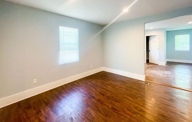 2 beds, 1 bath, 1,107 sqft, $1,100, Unit 3729 N Kenwood Ave