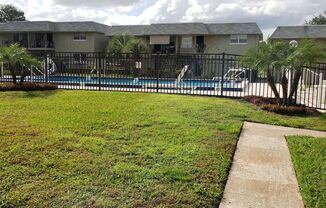 Cozy 2nd floor condo by Lake Underhill