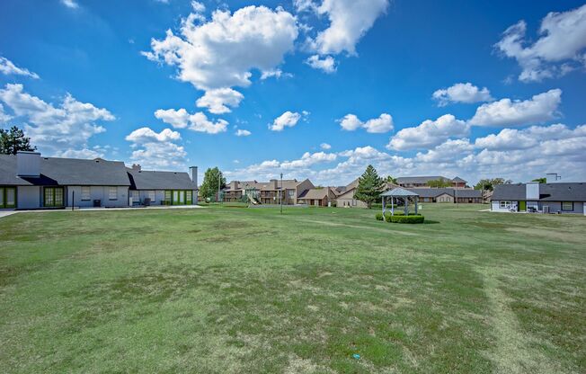 2 beds, 2 baths, 966 sqft, $899, Unit 405-D