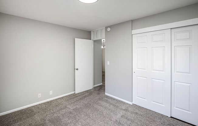 3 beds, 1 bath, $1,195, Unit 15