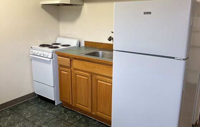 Studio, 1 bath, 500 sqft, $895, Unit 5