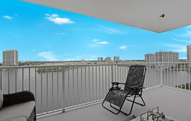 2851 NE 183rd St Apt 1818