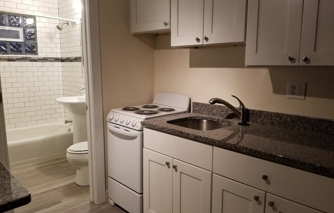 Studio, 1 bath, $725, Unit 18