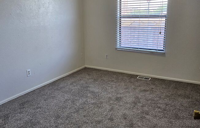 2 beds, 1 bath, $1,000