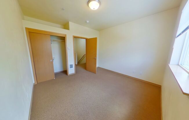 2 beds, 1 bath, $1,600, Unit 557 East 17th Ave #2