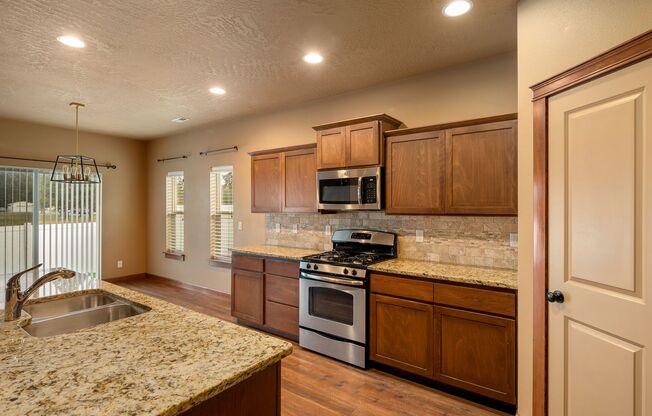 Great Location, Single Family Home, CDA, Pet Friendly