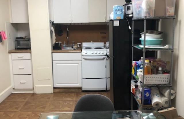 2 beds, 1 bath, $3,600, Unit 2