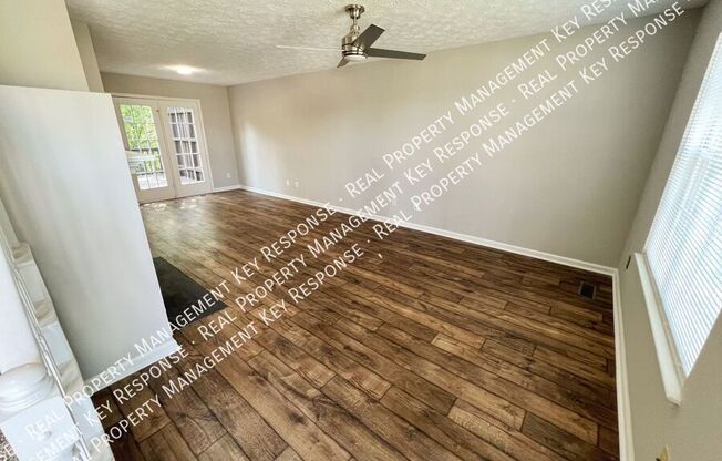 3232 E LK DR