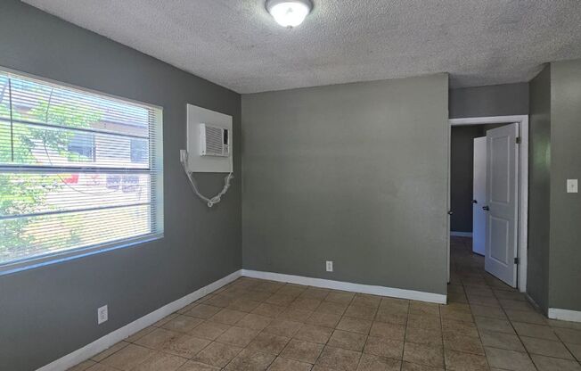 9613 N. 11th St. Unit A-B