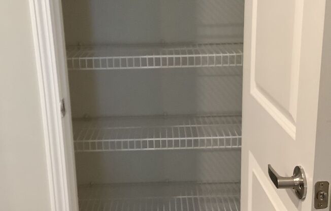 1 bed, 1 bath, $3,590, Unit 217-715