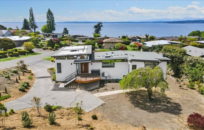 4Bd/3.25Ba Shoreline House