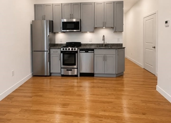 2 beds, 1 bath, $2,250, Unit 201