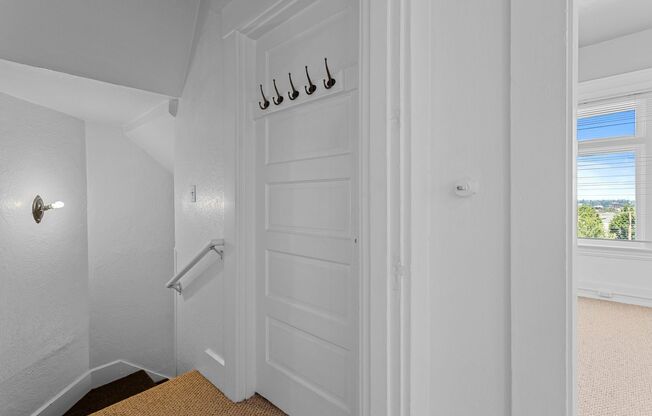 1 Bedroom close to SW! Pets Ok! Walking distance to Providence Park!