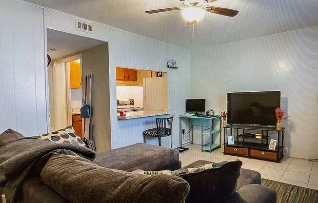 1 bed, 1 bath, 565 sqft, $800, Unit Unit 10