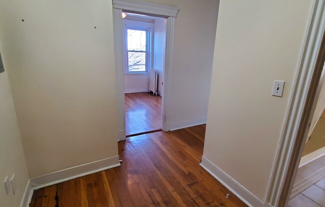 1 bed, 1 bath, $2,400, Unit 22