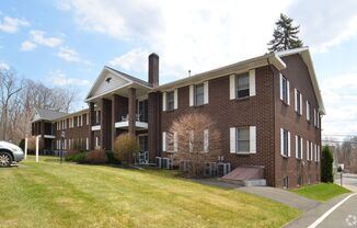 2 beds, 1 bath, $1,450, Unit 14