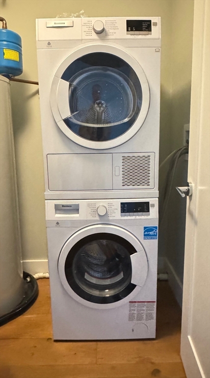 2 beds, 2 baths, 922 sqft, $3,400, Unit 204