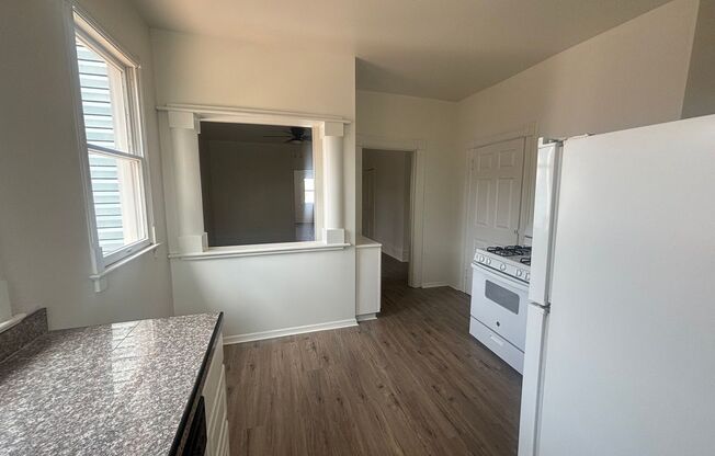 3 beds, 2 baths, $1,595, Unit Unit 2