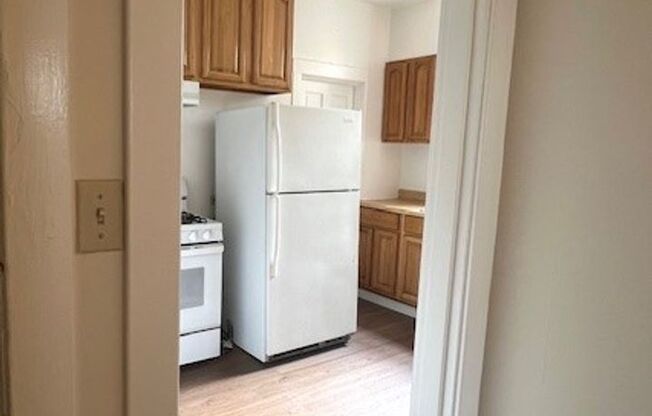 2 beds, 1 bath, $2,950, Unit 02