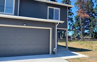 Modern 4-Bedroom, 2.5-Bathroom Townhouse Style in Tacoma!