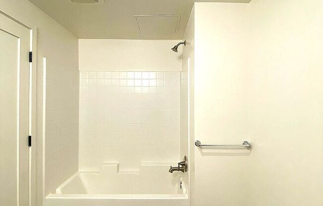 Studio, 1 bath, $2,395, Unit Unit 412 (Furnished)