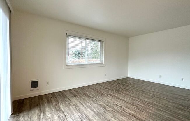 1 bed, 1 bath, 555 sqft, $1,365, Unit 7