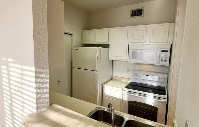 1 bed, 1 bath, 584 sqft, $1,250, Unit 10