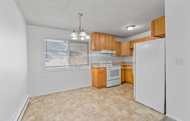 2 beds, 1 bath, $1,399, Unit 5504 SE Center Street  Unit D