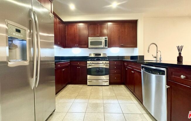 1 bed, 1 bath, 1,050 sqft, $3,100, Unit 426