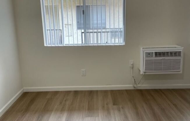 2 beds, 1 bath, $2,295, Unit 14