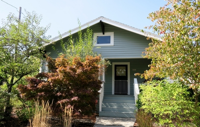 2 beds, 1 bath, $2,175