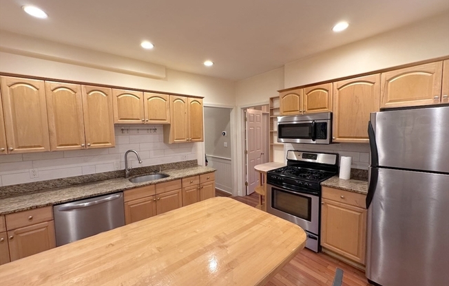 2 beds, 1 bath, 951 sqft, $3,200, Unit 1