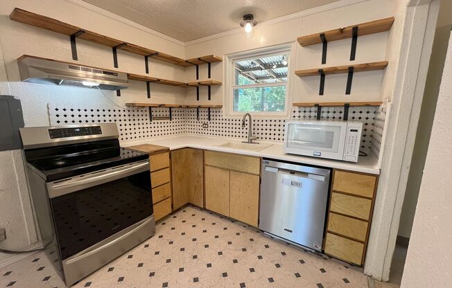 Charming Woodstock 3 Bed 1 bath Ranch House w/ a large yard, storage & Washer and Dryer!