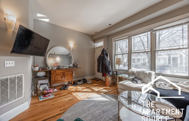 2430 N Marshfield Ave, Chicago IL