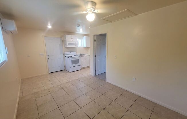 Single-Story 1-Bedroom Back House in Redlands!