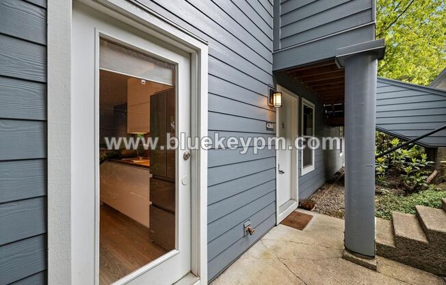2 Bed, 1 Bath Condo at Franciscan Condominiums Close to PCC and I-5 for easy access