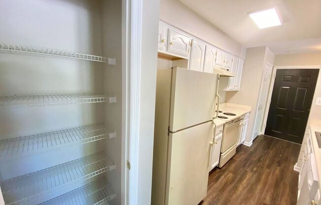 Charming 2 Bedroom/ 1 Bathroom Parkville Condo in Lovely Seven Courts Community