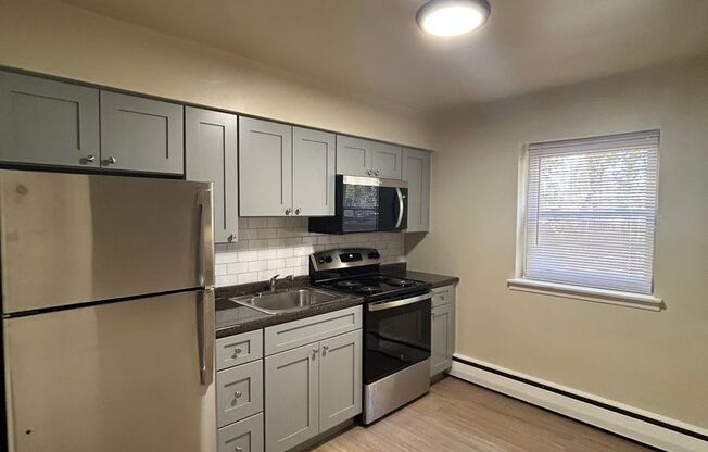 1 bed, 1 bath, 700 sqft, $1,370, Unit C110