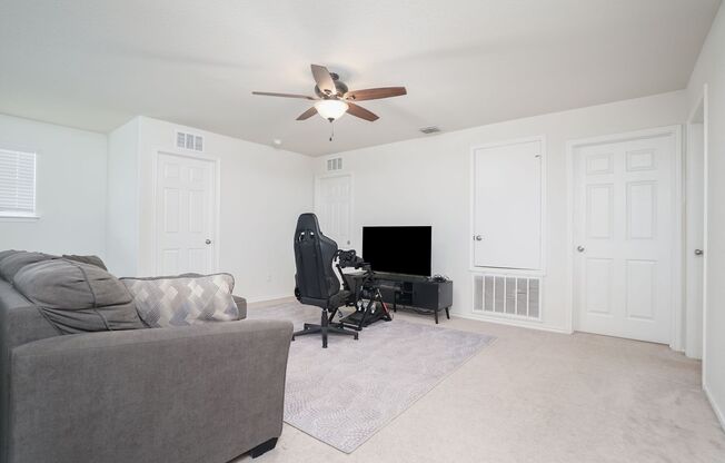 Spacious 4-Bedroom Home in Medina Landing – Available for July Move-In!