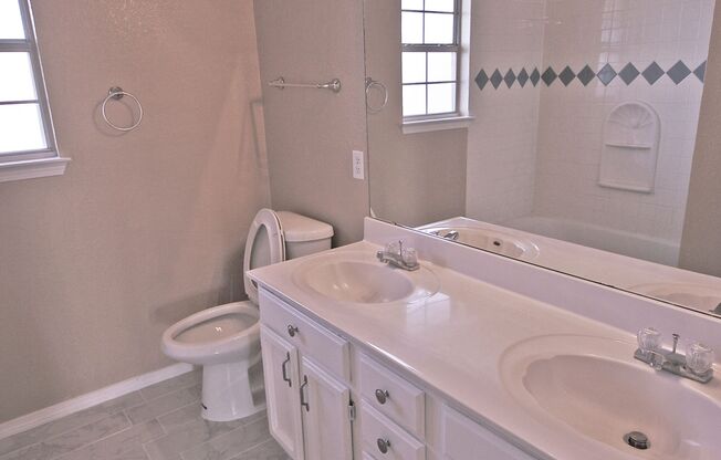 3 beds, 2.5 baths, $1,915