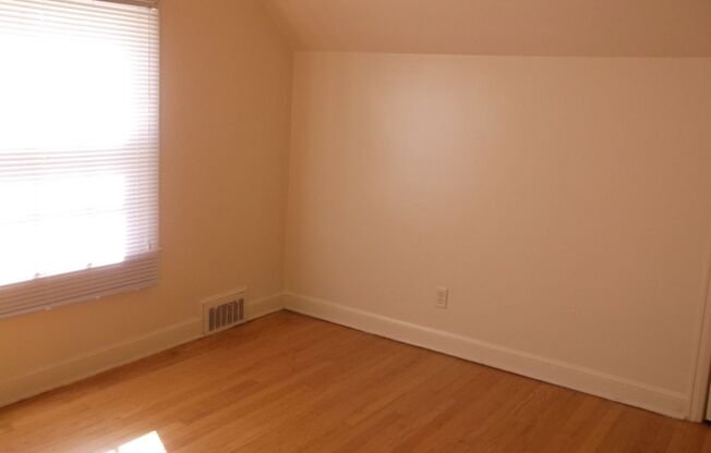 3 beds, 1 bath, $1,999