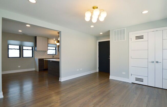 Gorgeous Gut Rehabbed 2 Bedroom in Heart of Ravenswood