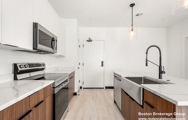 1 bed, 1 bath, 560 sqft, $2,200, Unit 313