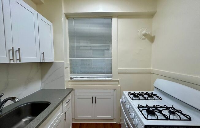 1112 LARKIN ST