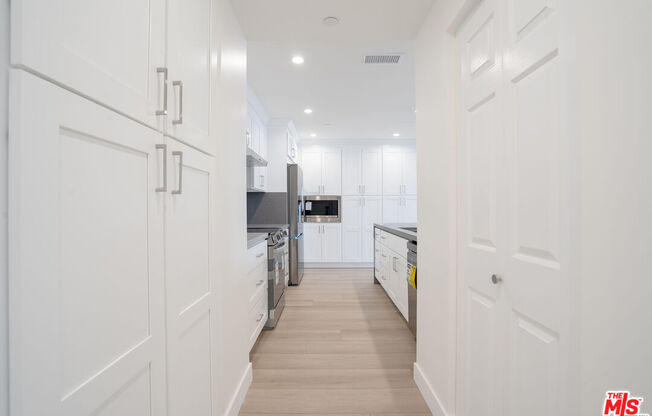 2 beds, 2 baths, 1,621 sqft, $4,800, Unit 1509