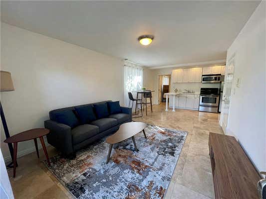 1 bed, 1 bath, 700 sqft, $3,000