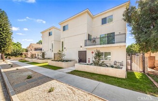 3 beds, 2.5 baths, 1,698 sqft, $3,795, Unit 3