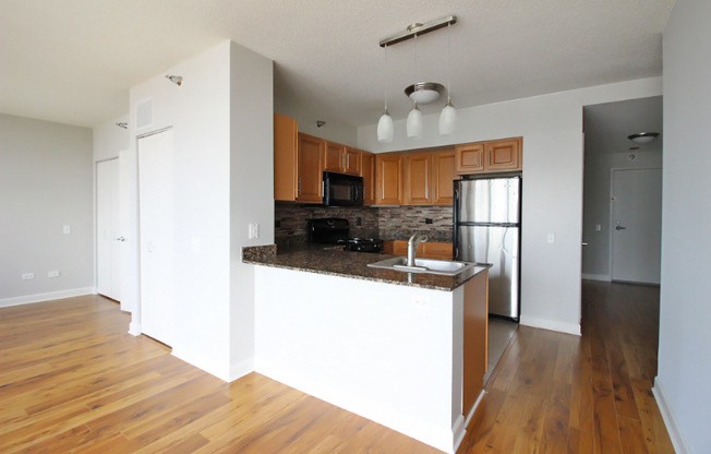 499 W FULTON ST