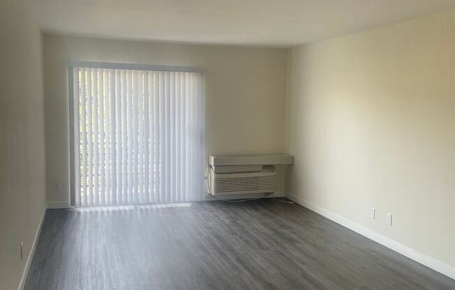 1 bed, 1 bath, $2,100, Unit 201