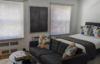 216 E 32 ST